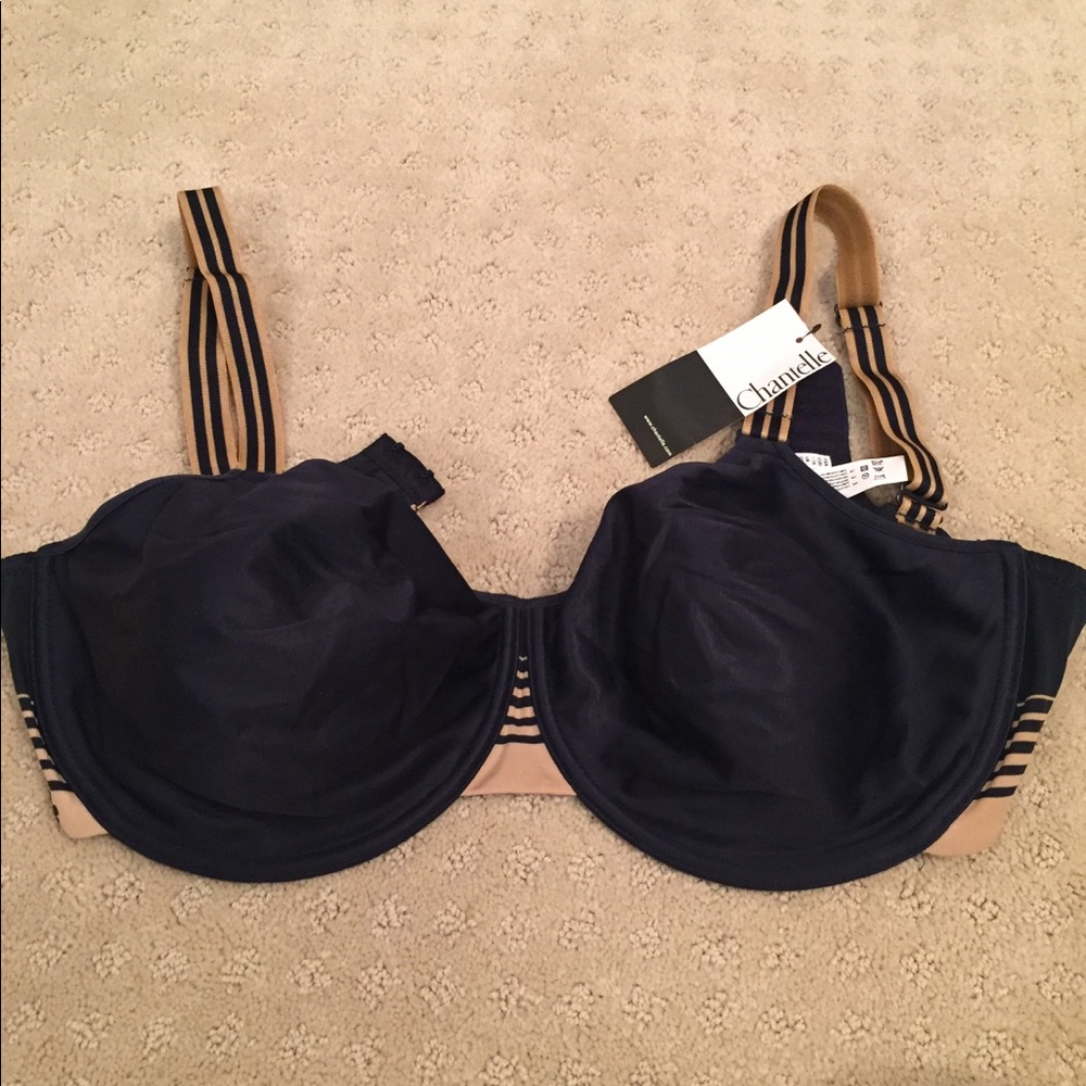 Chantelle navy t-shirt bra